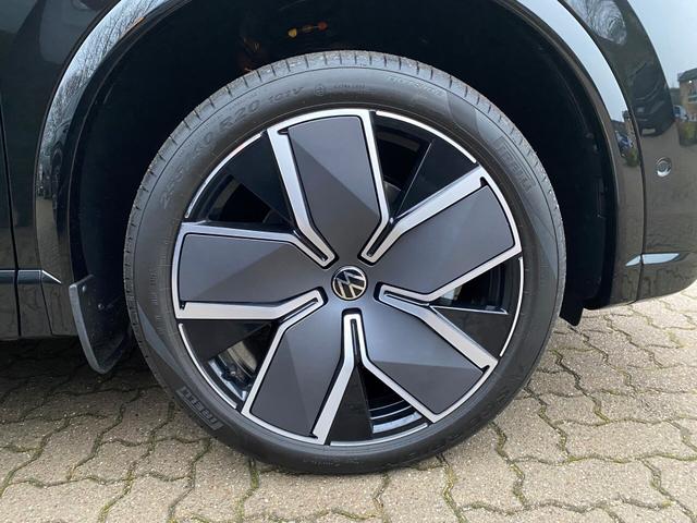 Volkswagen Tiguan R-Line Edition 4 MOT+AHK+NAVI+PANORAMA+EL. HECK.+20" ALU 