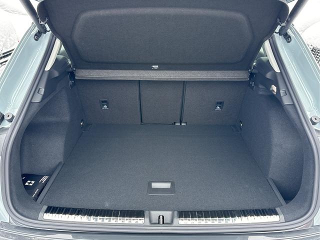 Audi / Q3 / Grau / / / AHK+NAVI+KAMERA+PDC+EL.HECKKL.+LED