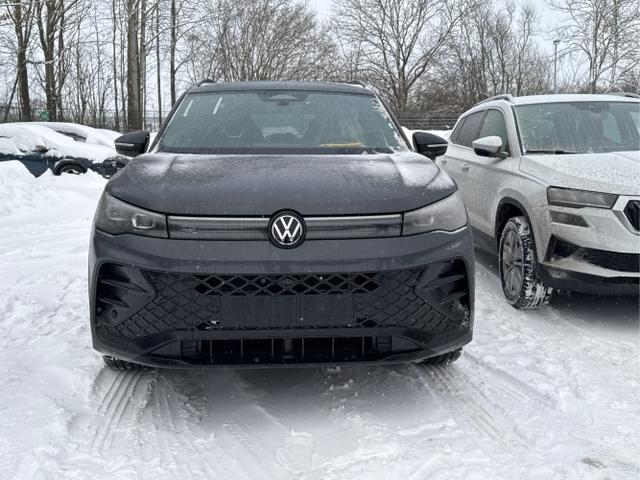 Volkswagen / Tiguan / Grau / / / PLUG-IN+PANO+AHK+HD MATRIX+NAVI+BLACK STYLE+20LM+ACC
