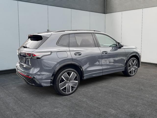 Volkswagen / Tiguan / Grau / / / PLUG-IN+PANO+AHK+HD MATRIX+NAVI+BLACK STYLE+20 LM+ACC