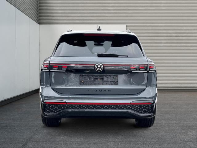 Volkswagen / Tiguan / Grau / / / PLUG-IN+PANO+AHK+HD MATRIX+NAVI+BLACK STYLE+20 LM+ACC