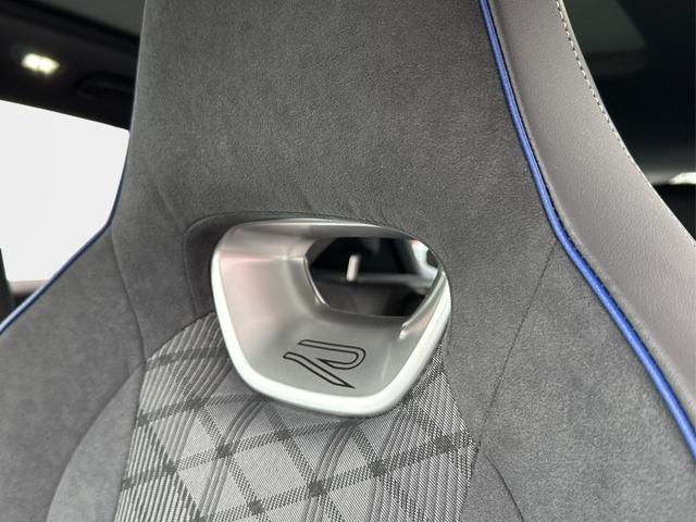 Volkswagen / Tiguan / Grau / / / PLUG-IN+PANO+AHK+HD MATRIX+NAVI+BLACK STYLE+20 LM+ACC