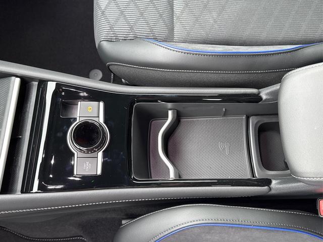 Volkswagen / Tiguan / Grau / / / PLUG-IN+PANO+AHK+HD MATRIX+NAVI+BLACK STYLE+20 LM+ACC