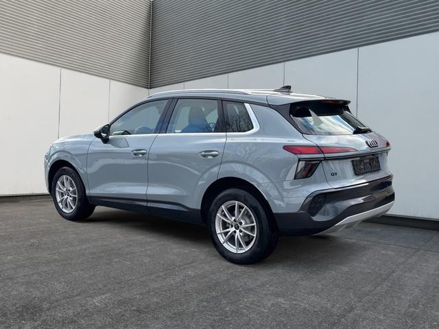 Audi / Q3 / Gelb / / / 