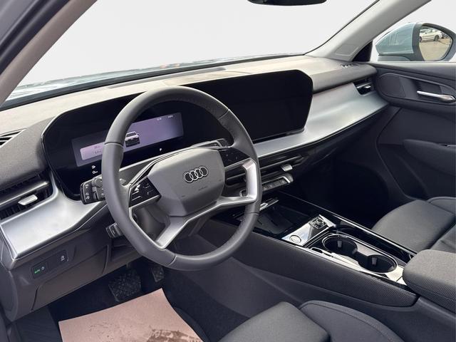 Audi / Q3 / Gelb / / / 