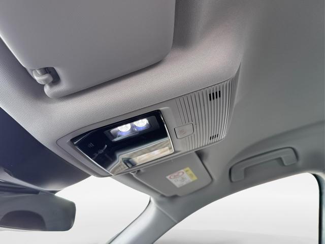 Audi / Q3 / Gelb / / / 