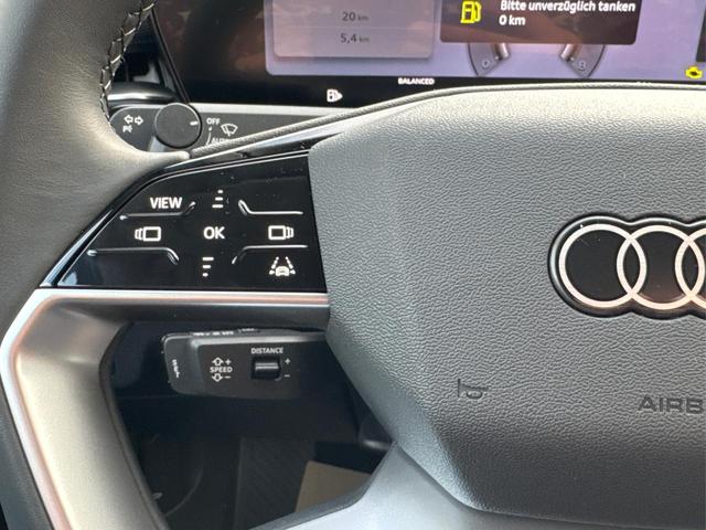 Audi / Q3 / Gelb / / / 