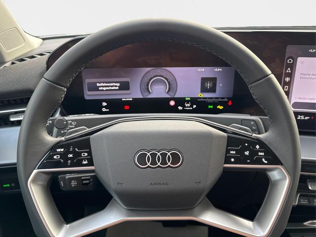 Audi / Q3 / Gelb / / / 