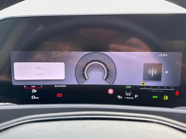 Audi / Q3 / Gelb / / / 