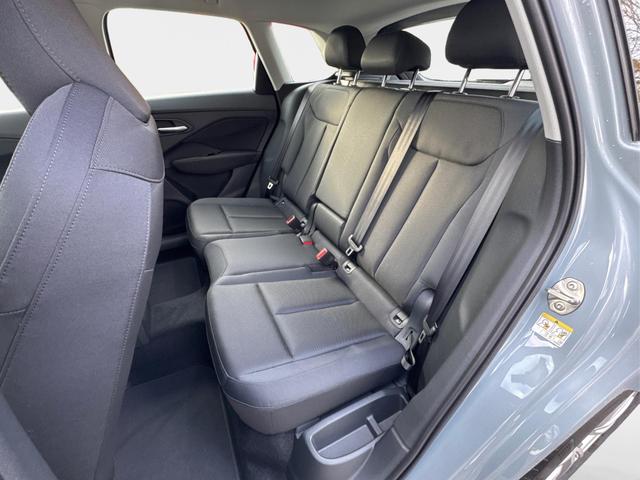 Audi / Q3 / Gelb / / / 