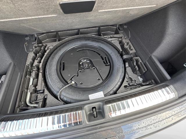 Audi / Q3 / Gelb / / / 