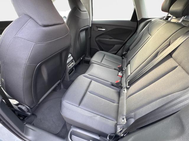 Audi / Q3 / Gelb / / / 