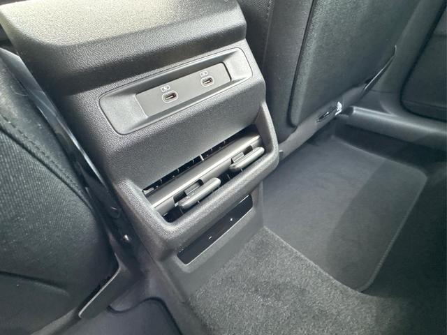 Audi / Q3 / Gelb / / / 