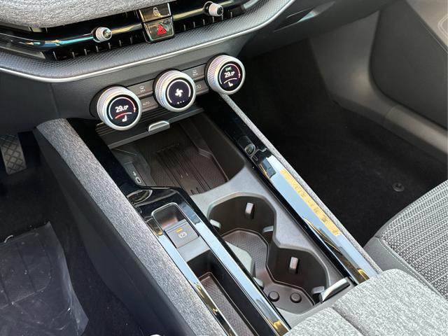 Skoda / Superb Combi / / / / DSG+AHK+NAVI+EL. HECKKL.+SHZ V+H+KAMERA+LED, Beispielbilder