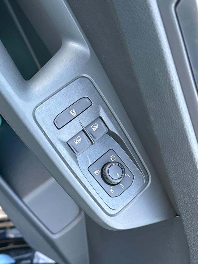 Volkswagen / Caddy Maxi / / / / Caddy Maxi NAVI+AHK+SHZ+LED+ KAMERA+PDC+ LANE ASSIST