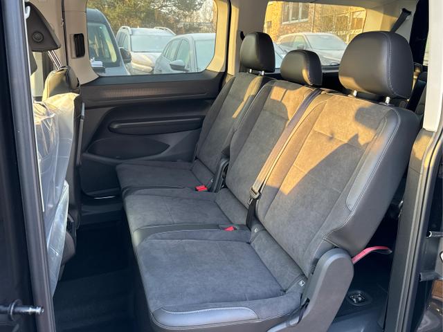 Volkswagen / Caddy Maxi / / / / Caddy Maxi NAVI+AHK+ACC+SHZ+LED+KAMERA+PDC+LANE ASSIST