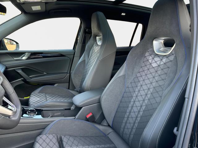 Volkswagen / Tiguan / Schwarz / / / 4 MOT+AHK+NAVI+PANORAMA+EL. HECK.+20 ALU