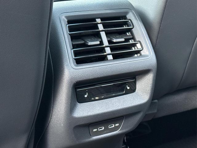 Volkswagen / Tiguan / Schwarz / / / 4 MOT+AHK+NAVI+PANORAMA+EL. HECK.+20 ALU