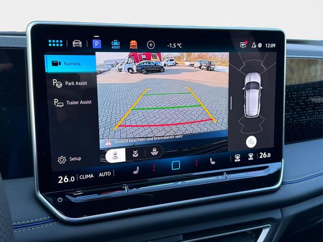 Volkswagen / Tiguan / Schwarz / / / 4 MOT+AHK+NAVI+PANORAMA+EL. HECK.+20 ALU