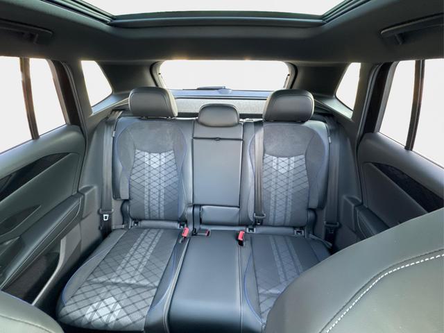 Volkswagen / Tiguan / Schwarz / / / 4 MOT+AHK+NAVI+PANORAMA+EL. HECK.+20 ALU