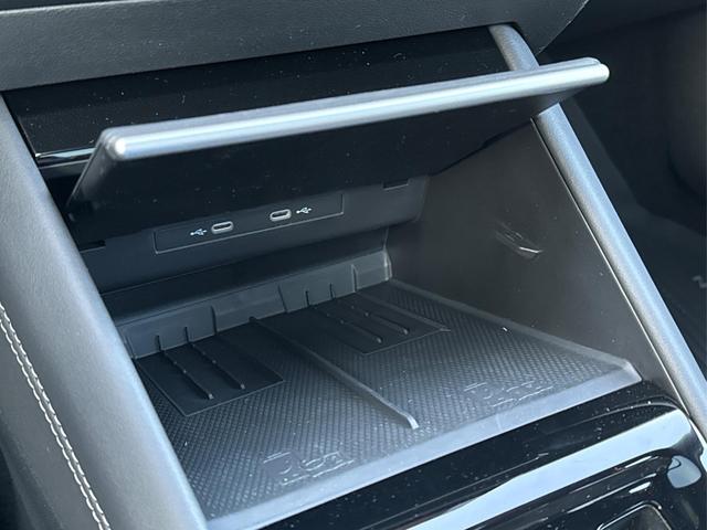 Volkswagen / Tiguan / Schwarz / / / 4 MOT+AHK+NAVI+PANORAMA+EL. HECK.+20 ALU