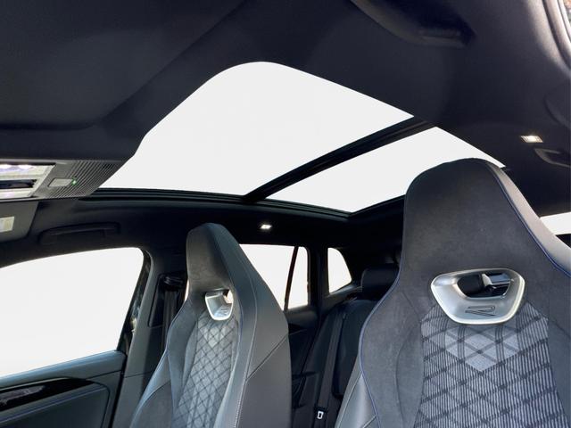 Volkswagen / Tiguan / Schwarz / / / 4 MOT+AHK+NAVI+PANORAMA+EL. HECK.+20 ALU