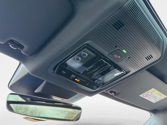 Volkswagen / Tiguan / Schwarz / / / 4 MOT+AHK+NAVI+PANORAMA+EL. HECK.+20 ALU