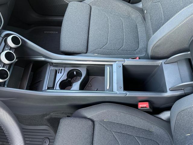 Skoda / Kodiaq / Grau / / / 4x4+PANO+AHK+MATRIX+KAMERA+eHK+19ALU, Beispielbilder