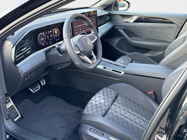Volkswagen / Passat Variant / Schwarz / / / 4WD+PANO+AHK+HARMAN+NAVI+HUD+Matrix+ACC, Beispielbilder, ggf. teilweise mit Sonderausstattung