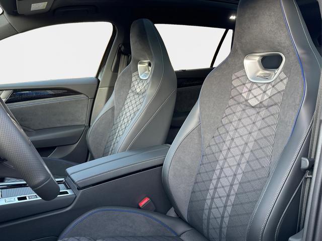 Volkswagen / Passat Variant / Schwarz / / / 4WD+PANO+AHK+HARMAN+NAVI+HUD+Matrix+ACC, Beispielbilder, ggf. teilweise mit Sonderausstattung