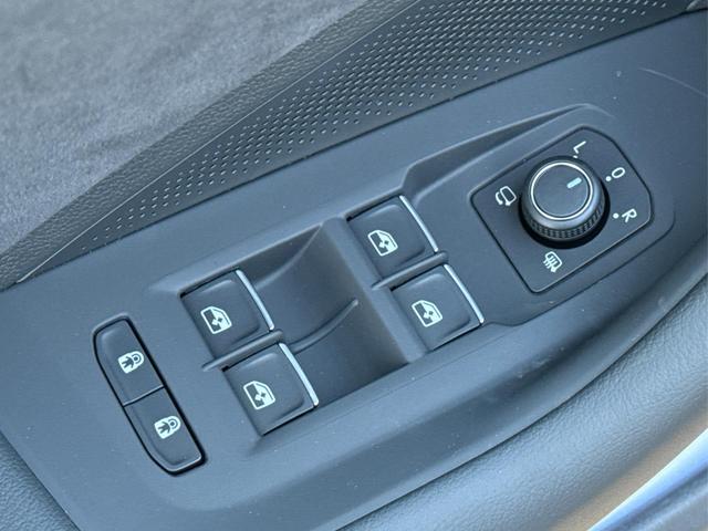 Volkswagen / Passat Variant / Schwarz / / / 4WD+PANO+AHK+HARMAN+NAVI+HUD+Matrix+ACC, Beispielbilder, ggf. teilweise mit Sonderausstattung