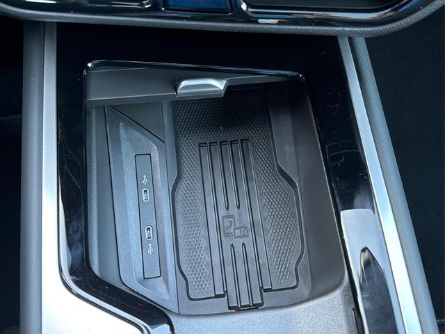 Volkswagen / Passat Variant / Schwarz / / / 4WD+PANO+AHK+HARMAN+NAVI+HUD+Matrix+ACC, Beispielbilder, ggf. teilweise mit Sonderausstattung