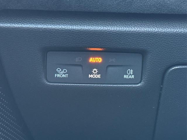 Volkswagen / Passat Variant / Schwarz / / / 4WD+PANO+AHK+HARMAN+NAVI+HUD+Matrix+ACC, Beispielbilder, ggf. teilweise mit Sonderausstattung