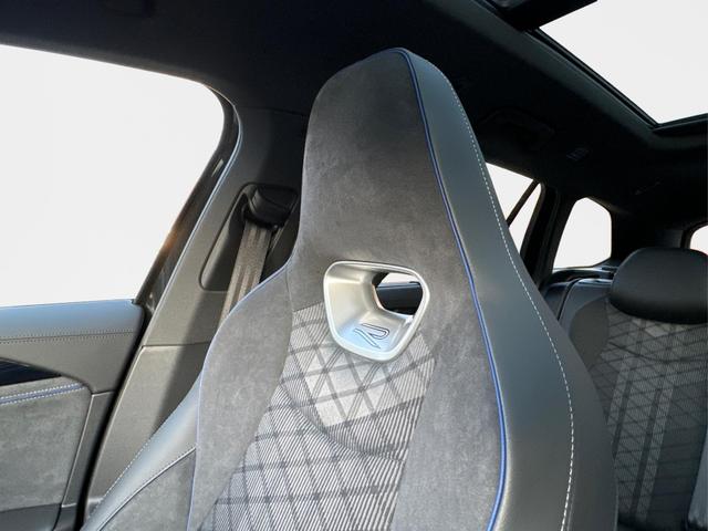 Volkswagen / Passat Variant / Schwarz / / / 4WD+PANO+AHK+HARMAN+NAVI+HUD+Matrix+ACC, Beispielbilder, ggf. teilweise mit Sonderausstattung