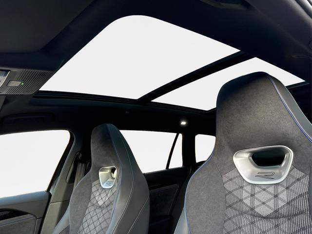 Volkswagen / Passat Variant / Schwarz / / / 4WD+PANO+AHK+HARMAN+NAVI+HUD+Matrix+ACC, Beispielbilder, ggf. teilweise mit Sonderausstattung