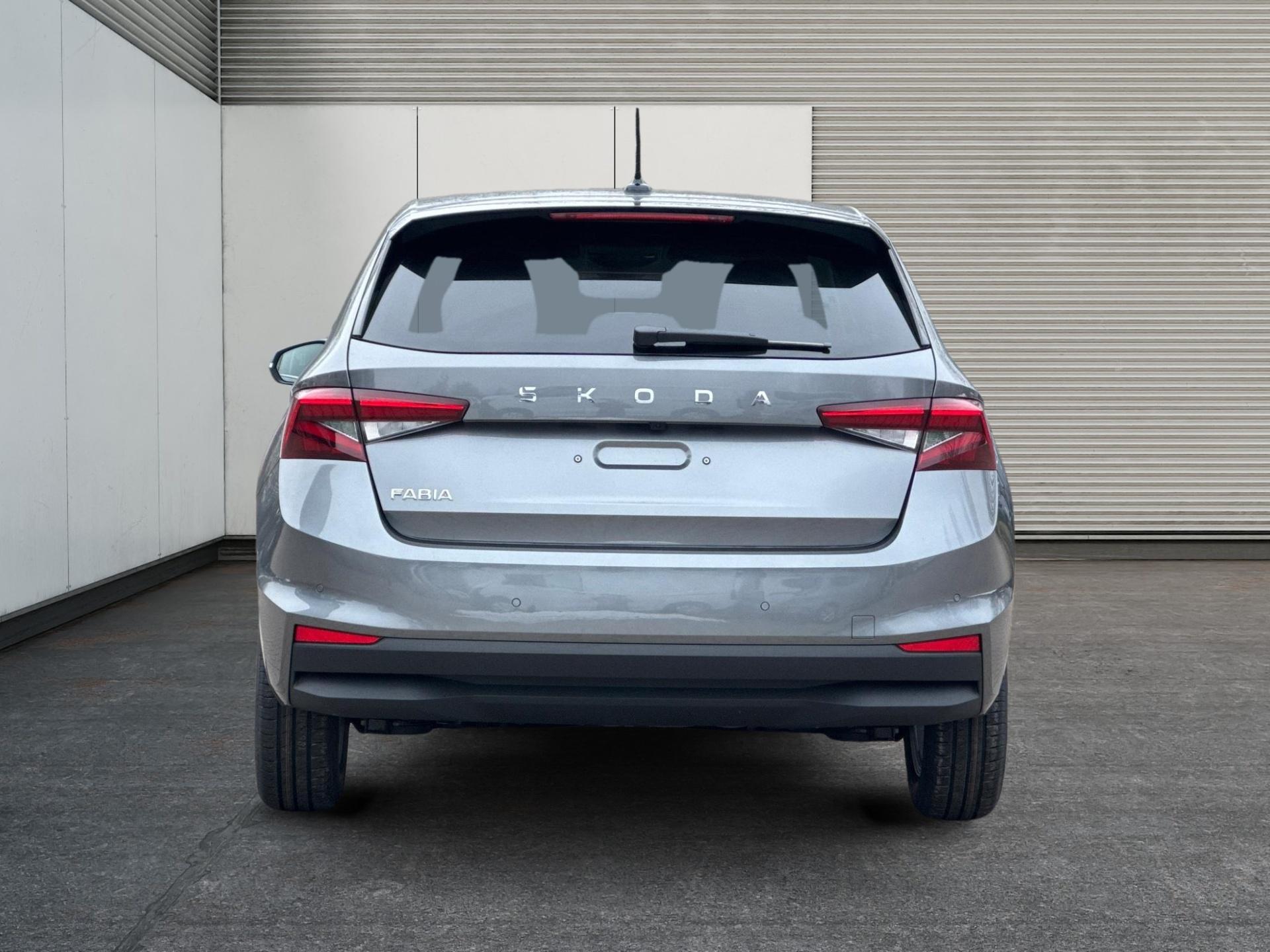 Skoda / Fabia /  /  /  / DSG+5J GARANTIE+KAMERA+KESSY+LED