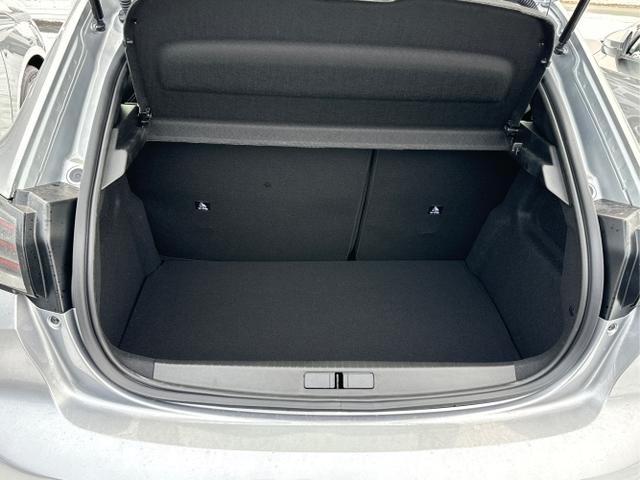 Peugeot / 208 / Grau / / / MAN6+SHZ+LED+PDC+TEMPOMAT