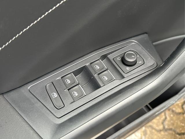 Volkswagen / T-Roc / / / / MATRIX LED+ KAMERA+ EL. HECKKL.+PDC+SHZ, Beispielbilder