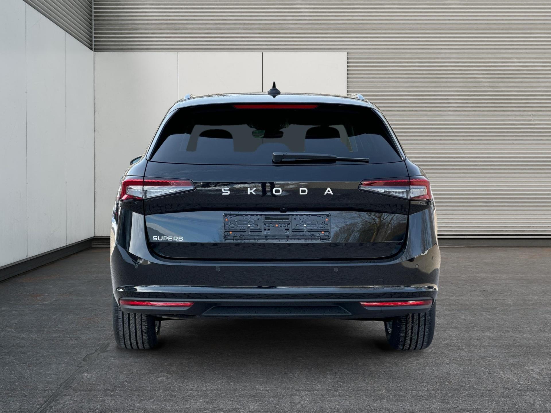 Skoda / Superb Combi /  /  /  / DSG+AHK+NAVI+EL. HECKKL.+SHZ V+H+KAMERA+LED