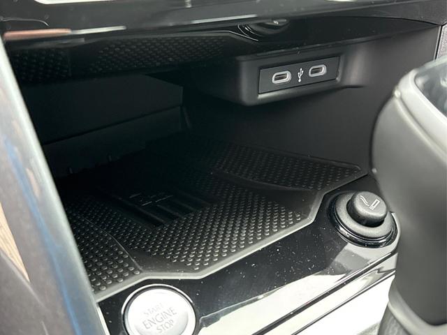 Volkswagen / T-Roc / / / / MATRIX LED+ KAMERA+ EL. HECKKL.+PDC+SHZ, Beispielbilder, ggf. teilweise mit Sonderausstattung