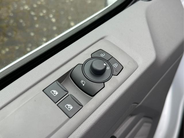 Volkswagen / T7 Caravelle / / / / LR+9 Sitze+AHK+KLIMAAUT.+KAMERA+PDC+LED, Beispielbilder