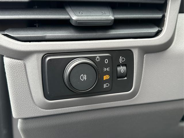 Volkswagen / T7 Caravelle / / / / LR+9 Sitze+AHK+KLIMAAUT.+KAMERA+PDC+LED, Beispielbilder