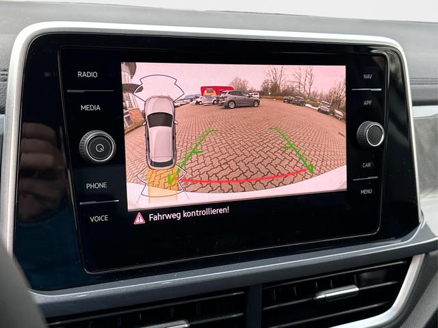 Volkswagen / T-Roc / / / / MATRIX LED+ KAMERA+ EL. HECKKL.+PDC+SHZ, Bild dient zur Illustration und zeigt aufpreispflichtige Sonderausstattung. "Die Herstellergarantie beginnt bei EU-Fahrzeugen bereits bei Auslieferung vom ausl&auml;ndischen Lieferanten und kann um mehr als 14 Tage verk&uuml;rzt sein.