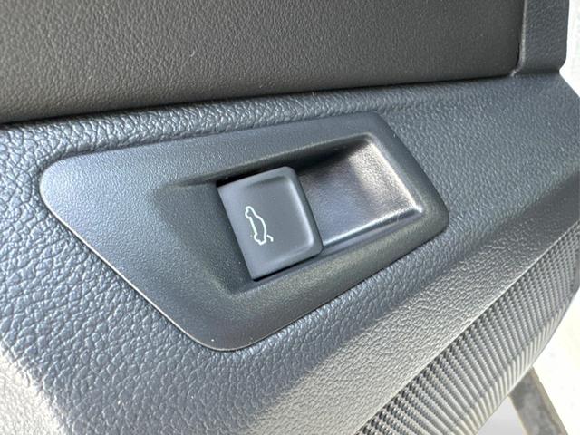 Volkswagen / T-Roc / / / / MATRIX LED+ KAMERA+ EL. HECKKL.+PDC+SHZ, Bild dient zur Illustration und zeigt aufpreispflichtige Sonderausstattung. "Die Herstellergarantie beginnt bei EU-Fahrzeugen bereits bei Auslieferung vom ausl&auml;ndischen Lieferanten und kann um mehr als 14 Tage verk&uuml;rzt sein.