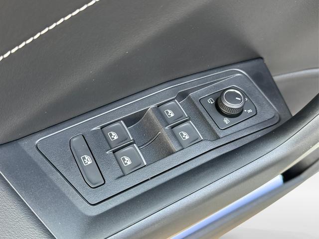 Volkswagen / T-Roc / / / / MATRIX LED+ KAMERA+ EL. HECKKL.+PDC+SHZ, Bild dient zur Illustration und zeigt aufpreispflichtige Sonderausstattung. "Die Herstellergarantie beginnt bei EU-Fahrzeugen bereits bei Auslieferung vom ausl&auml;ndischen Lieferanten und kann um mehr als 14 Tage verk&uuml;rzt sein.