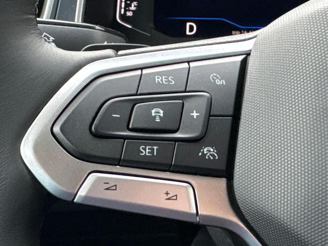 Volkswagen / T-Roc / / / / MATRIX LED+ KAMERA+ EL. HECKKL.+PDC+SHZ, Bild dient zur Illustration und zeigt aufpreispflichtige Sonderausstattung. "Die Herstellergarantie beginnt bei EU-Fahrzeugen bereits bei Auslieferung vom ausl&auml;ndischen Lieferanten und kann um mehr als 14 Tage verk&uuml;rzt sein.