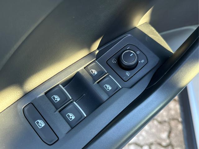 Volkswagen / T-Cross / / / / NAVI+SHZ+MATRIX+ACC+KAMERA+18'' ALU, Beispielbilder