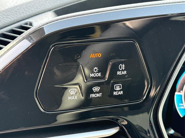 Volkswagen / Caddy Maxi / / / / Caddy Maxi NAVI+AHK+SHZ+LED+ KAMERA+PDC+ LANE ASSIST