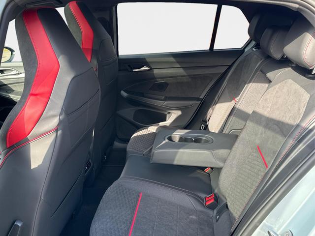 Volkswagen / Golf / / / / PANO+MATRIX+HUD+HARMAN+NAVI+360 KAMERA+19 LM, Beispielbilder