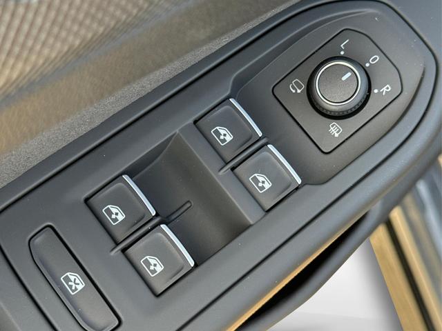 Volkswagen / Golf / / / / PANO+MATRIX+HUD+HARMAN+NAVI+360 KAMERA+19 LM, Beispielbilder, ggf. teilweise mit Sonderausstattung